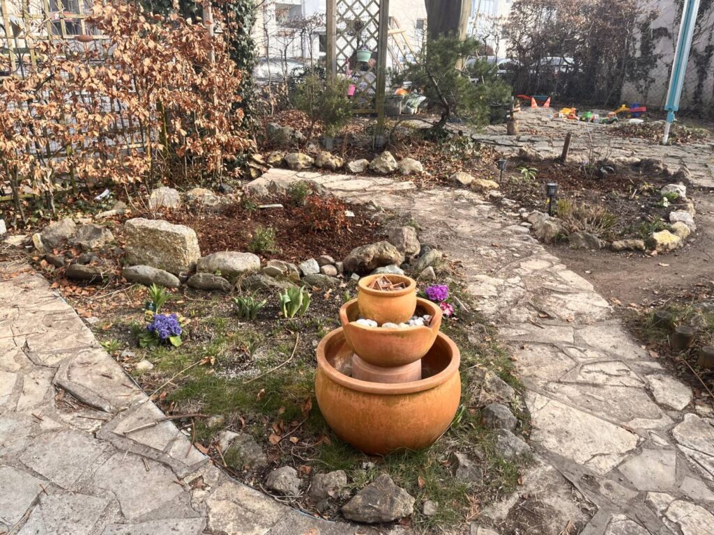 Aktueller Stand des Beets im März 2026 - nach viel Gartenarbeit