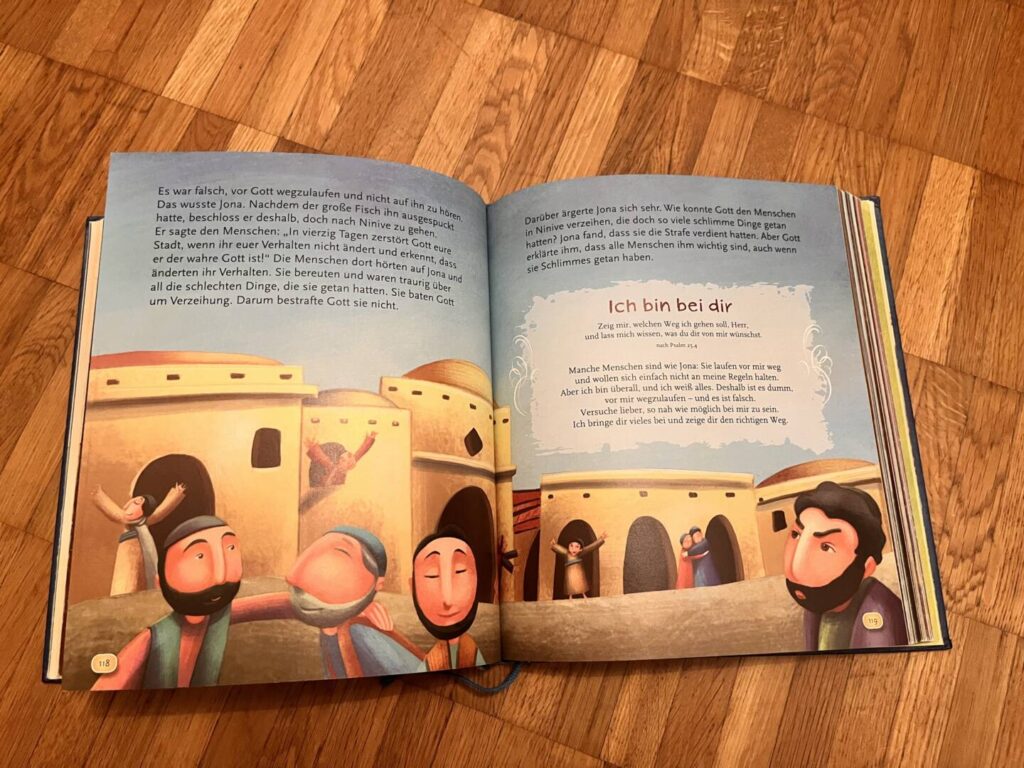 Aufgeschlagene Seite der Kinderbibel „Ich bin bei dir